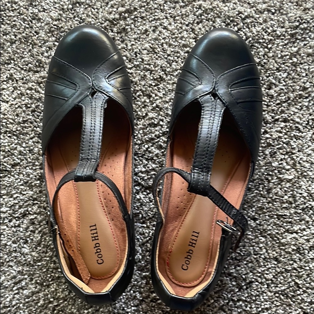 Cobb Hill black leather women’s heels. Very comfortable! Never worn. Like new.